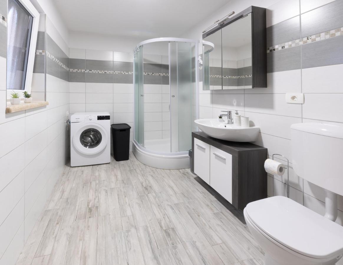 Apartments Gea Lucija Exterior photo